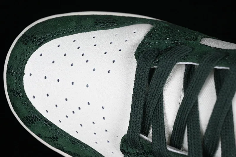 All categories Nk SB Dunk series Nk SB Dunk Low low-top sneakers Nk Dunk Low "Green Snake" white-green snake pattern SB low-top casual sports skateboard shoes FQ8893-397
